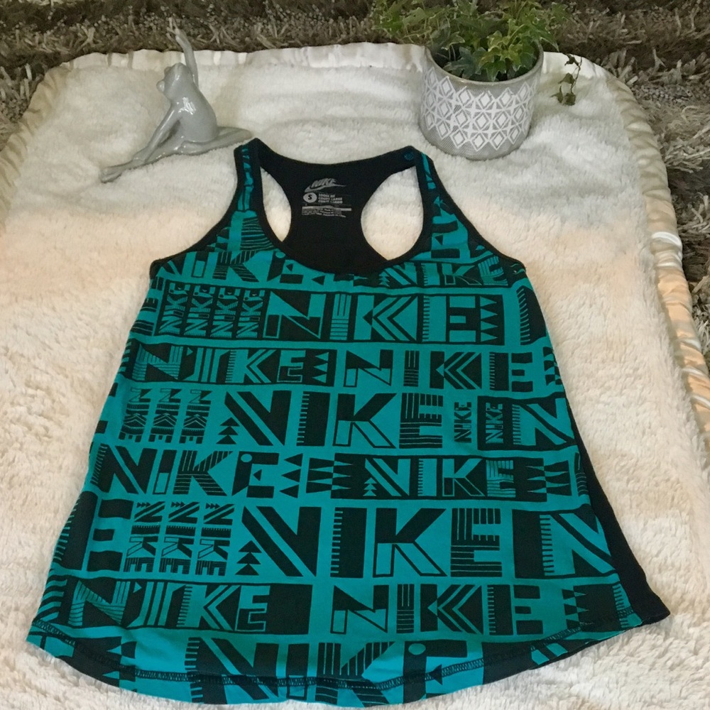 Nike Loose Fit Workout Top